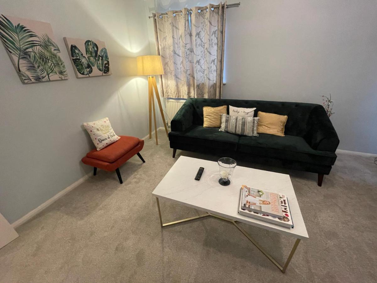 2 Bedroom Apartment Near Southfields London Eksteriør billede