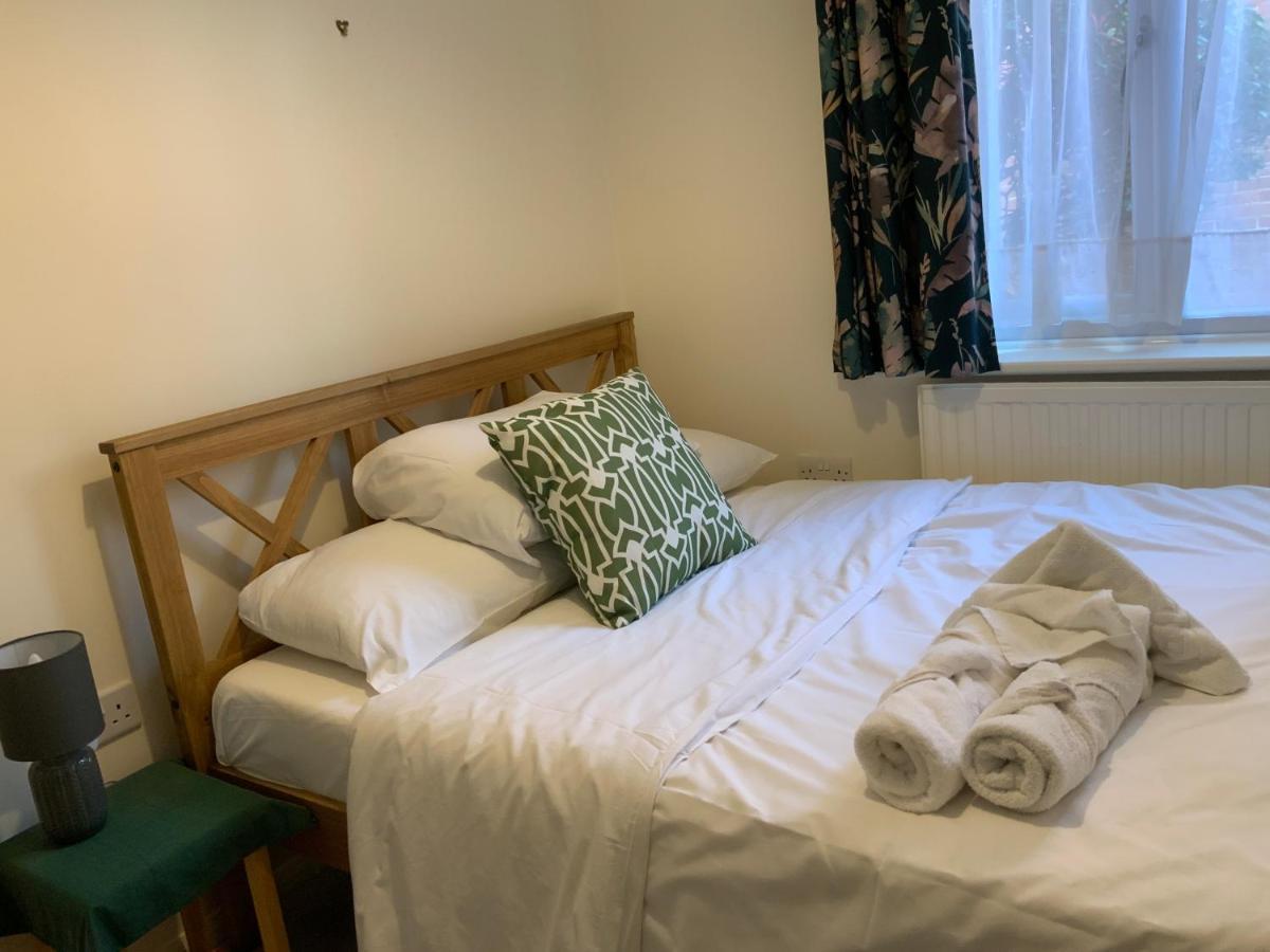 2 Bedroom Apartment Near Southfields London Eksteriør billede