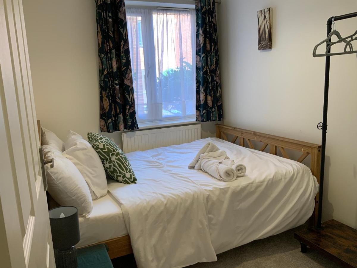 2 Bedroom Apartment Near Southfields London Eksteriør billede