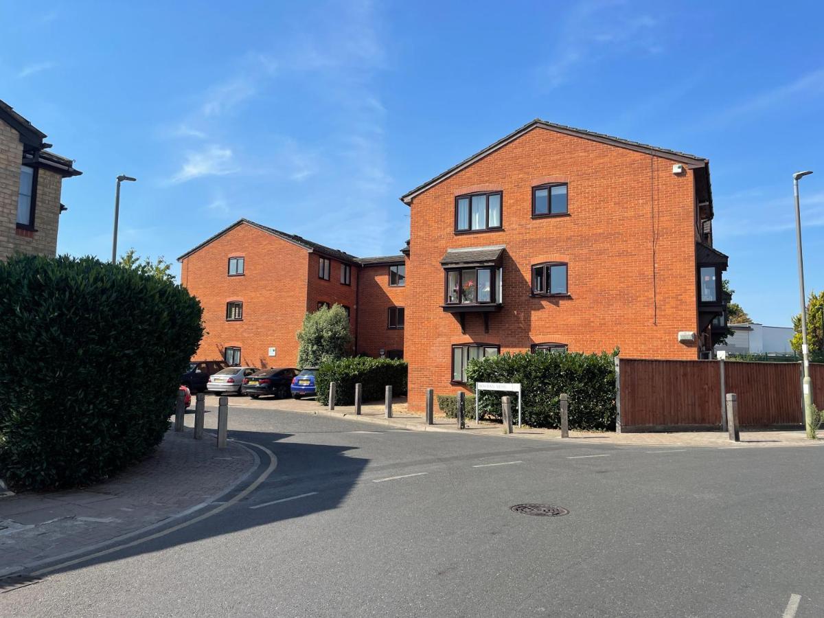 2 Bedroom Apartment Near Southfields London Eksteriør billede